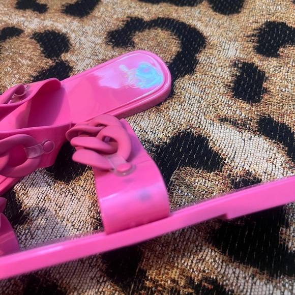 JLO pink jelly slide sandals with chain detail - Picture 8 of 9